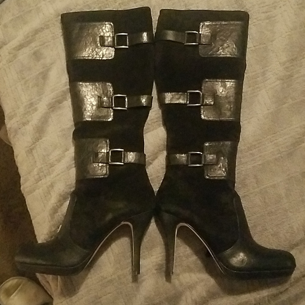 MAXSTUDIO BOOTS.... NWOT... A MUST SEE!!